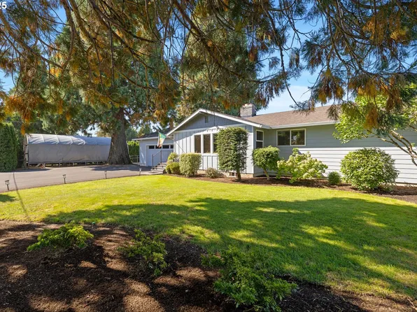17909 S Holly Ln, Oregon City, OR 97045