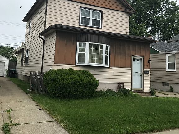 5th image of 393 W Hazeltine Ave