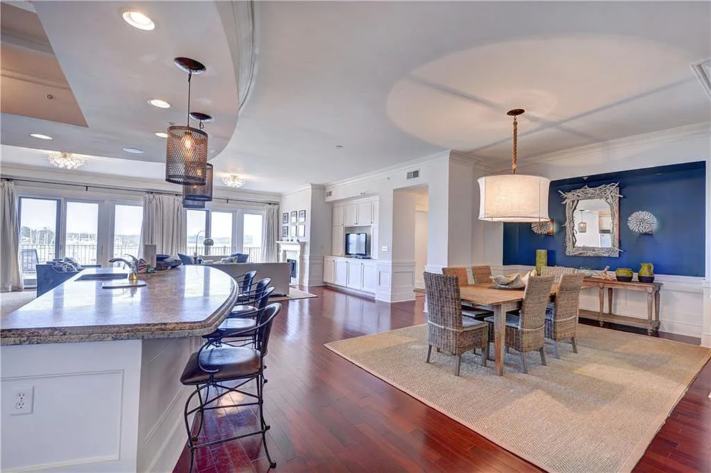 4 bed, 4.0 bath, 3300 sqft, $4,800 — Photo 3