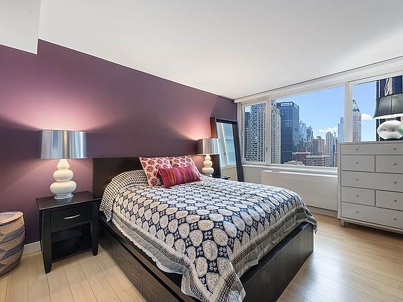 5th image of 322 W 57th St APT 32Q