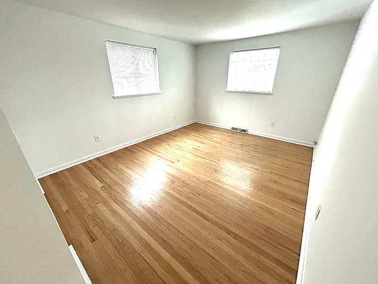 118 W Lawrence Ave — Photo 13