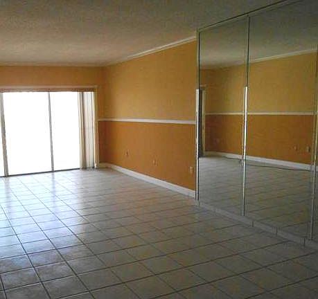 5th image of 300 Bayview Dr APT 811