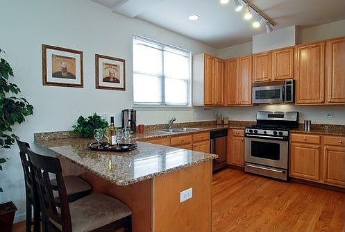 5th image of 750 W Evergreen Ave #A