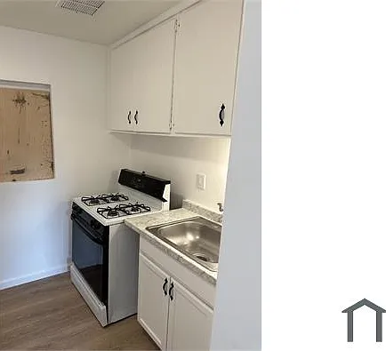 Studio, 650 sqft, $1,300 — Photo 2