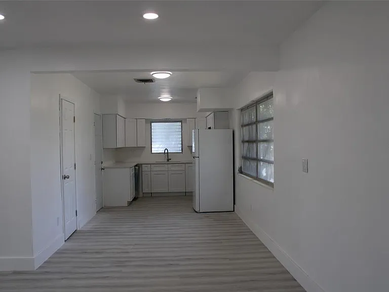 1523 S Fredrica Ave — Photo 3