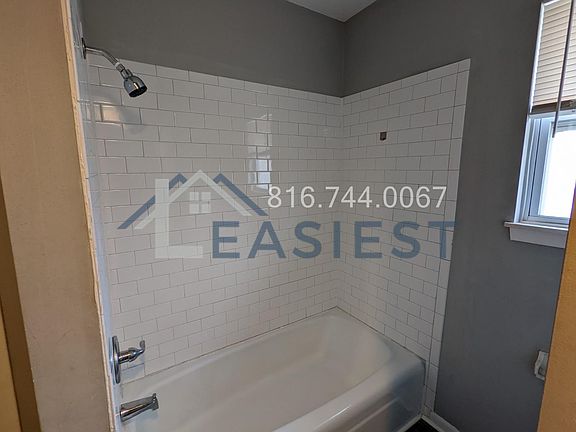 2nd image of 212 N Chestnut St APT A