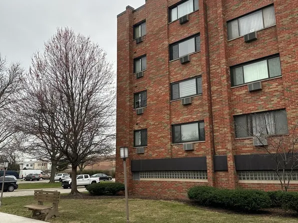 5310 N Chester Ave APT 306, Chicago, IL 60656