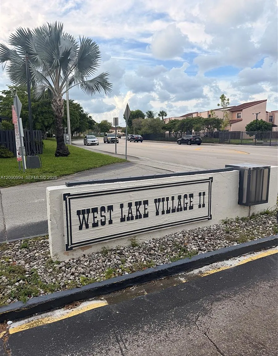 West Lake Village Ii Cond — Photo 3
