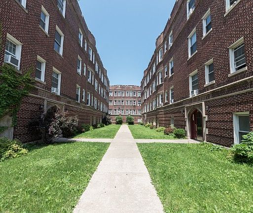 4th image of 2018 W Foster Ave #2C