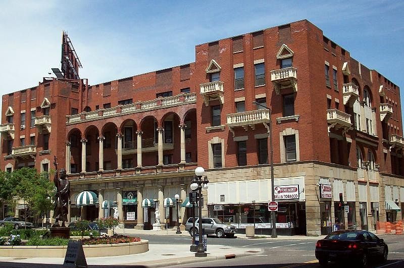 The Colonnade Apartments