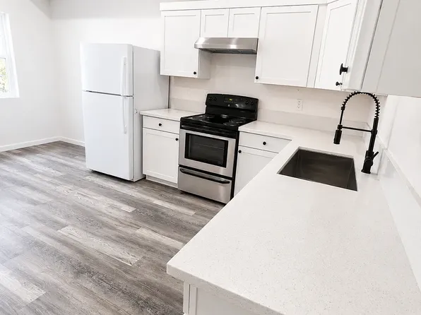 224 W G St #2B, Oakdale, CA 95361