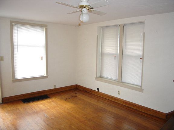 3rd image of 310 W 4th St