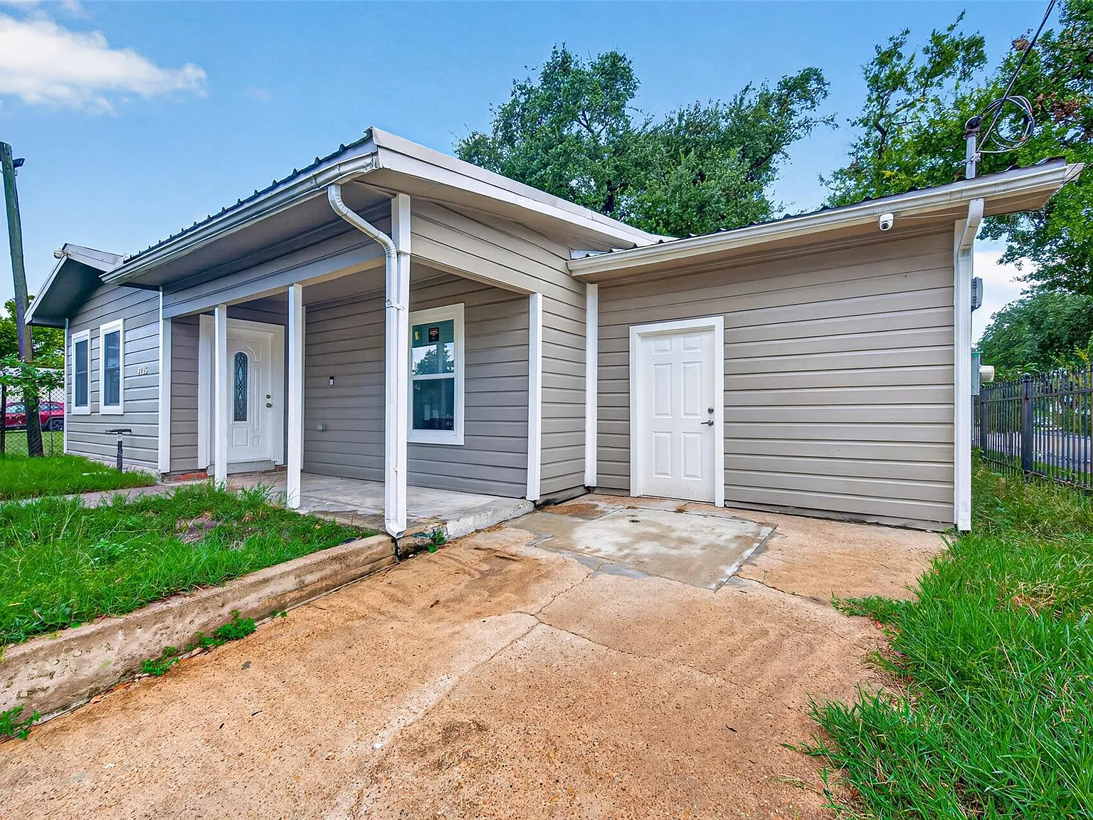 4 bed, 2.5 bath, 1854 sqft, $2,000 — Photo 3