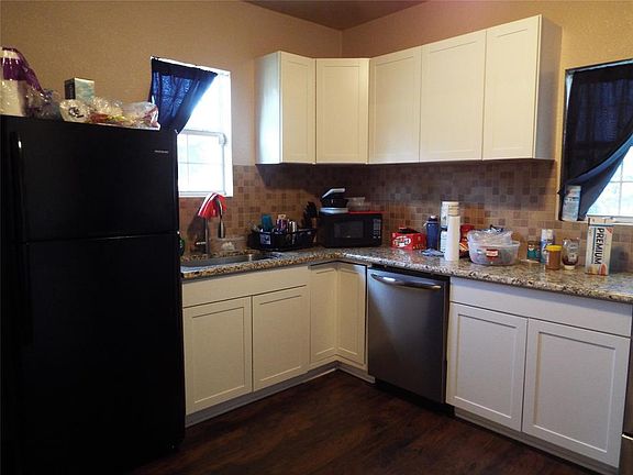 5th image of 414 S Green St
