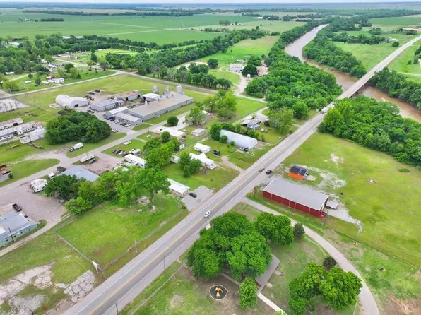 502 & 504 S Main St, Tonkawa, OK 74653