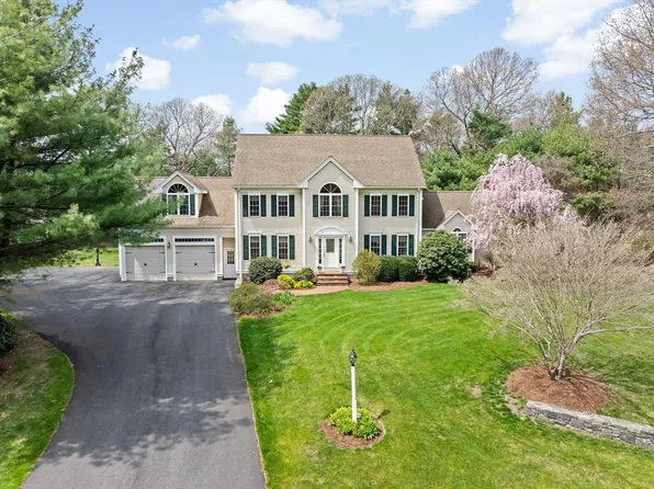 14 Hitching Post Rd, Lakeville, MA 02347