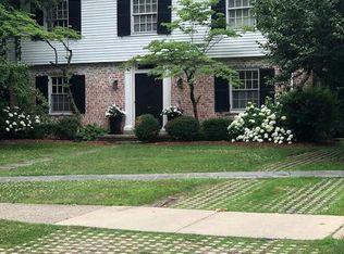 587 Rivard Blvd, Grosse Pointe, MI 48230