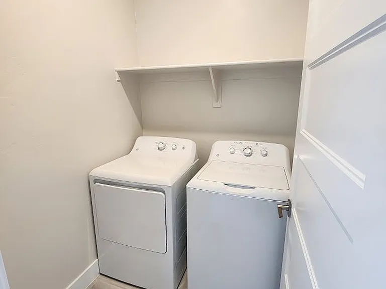 683 E Eureka Aly — Photo 13