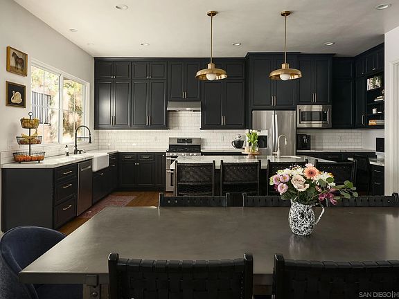 5th image of 9777 Grosalia Ave