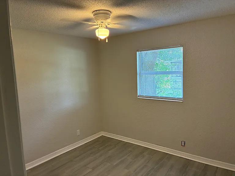 END FRONT BEDROOM