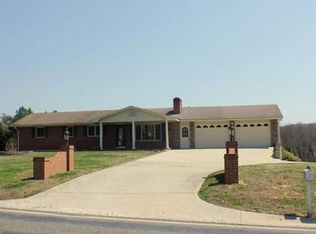 345 Lovers Ln, Mount Airy, NC 27030