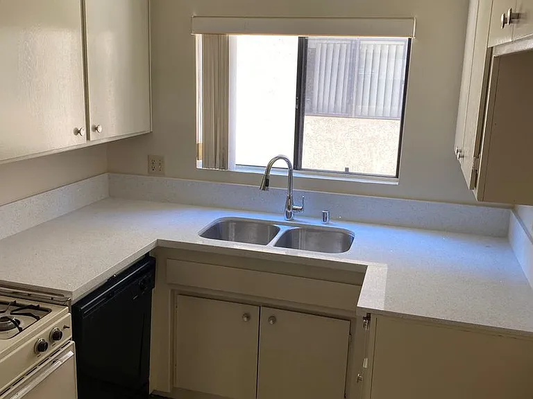 3736 Jasmine Ave — Photo 4