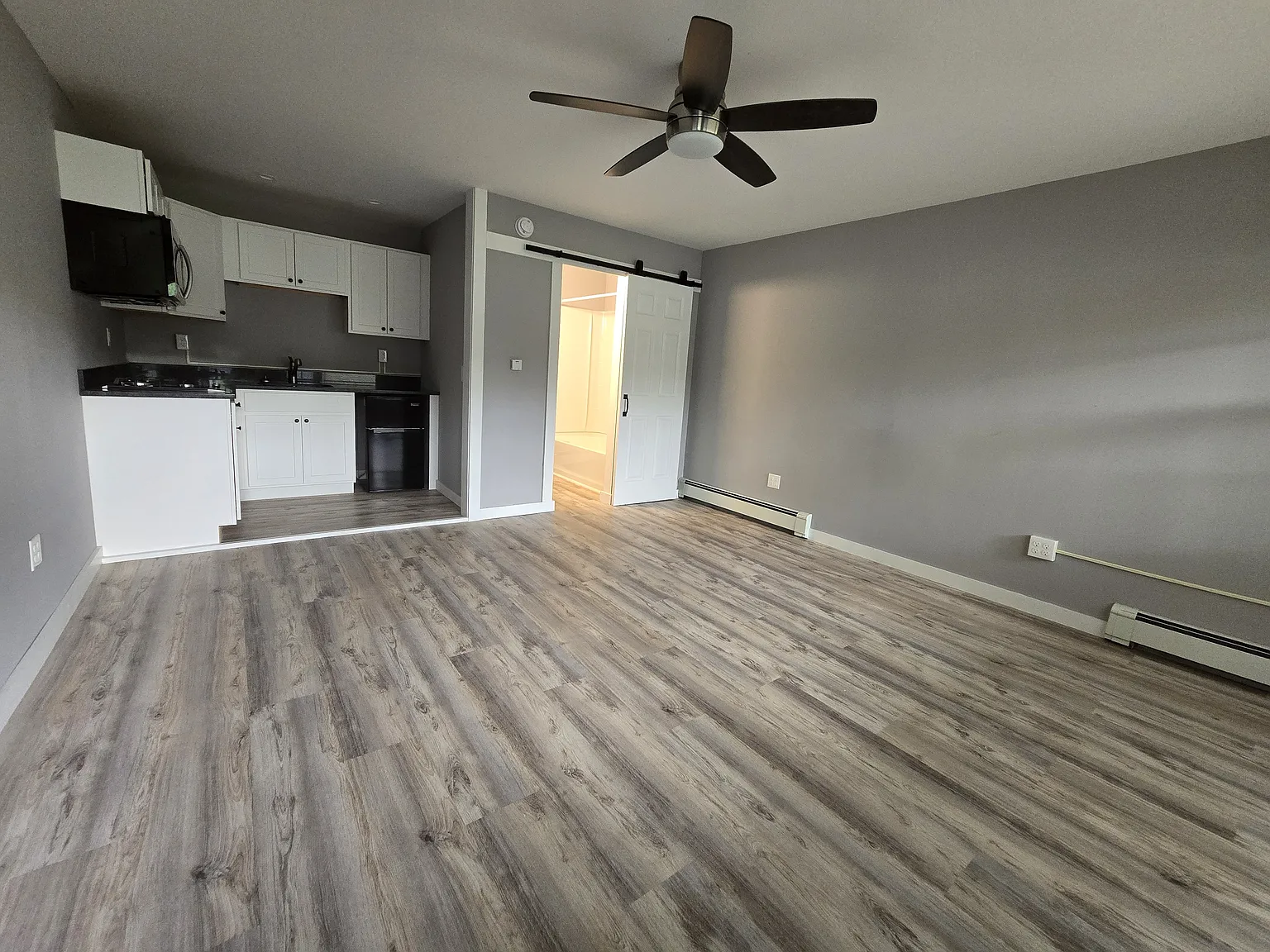 Studio, $1,015 — Photo 2