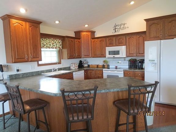 3rd image of 702 N Boulder Dr