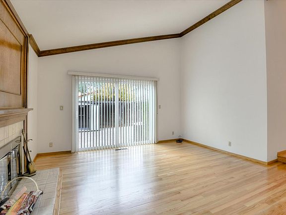 5th image of 204 Woodbridge Cir