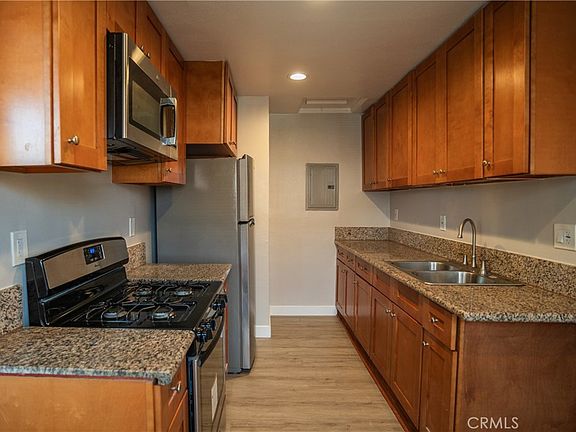 3rd image of 706 W 90th St