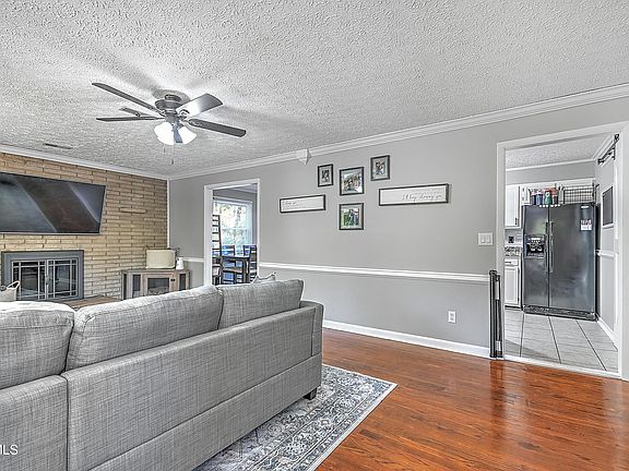 4th image of 2325 Inglewood Dr
