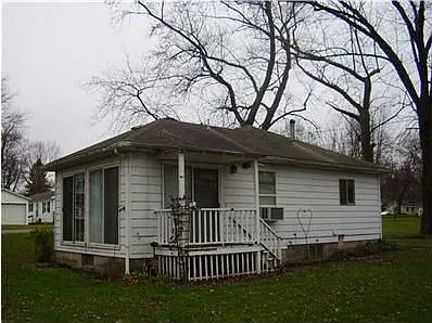 13655 King Rd NE photo 1