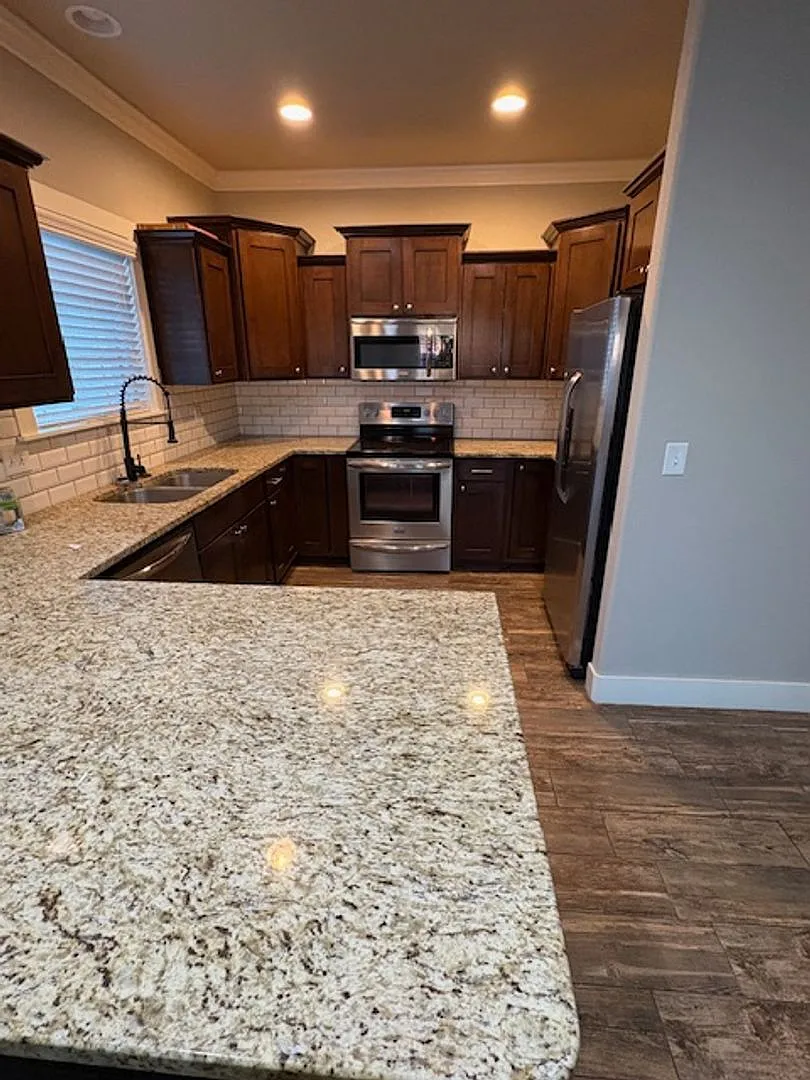 Beautiful Townhouse In A Great Location — Photo 3