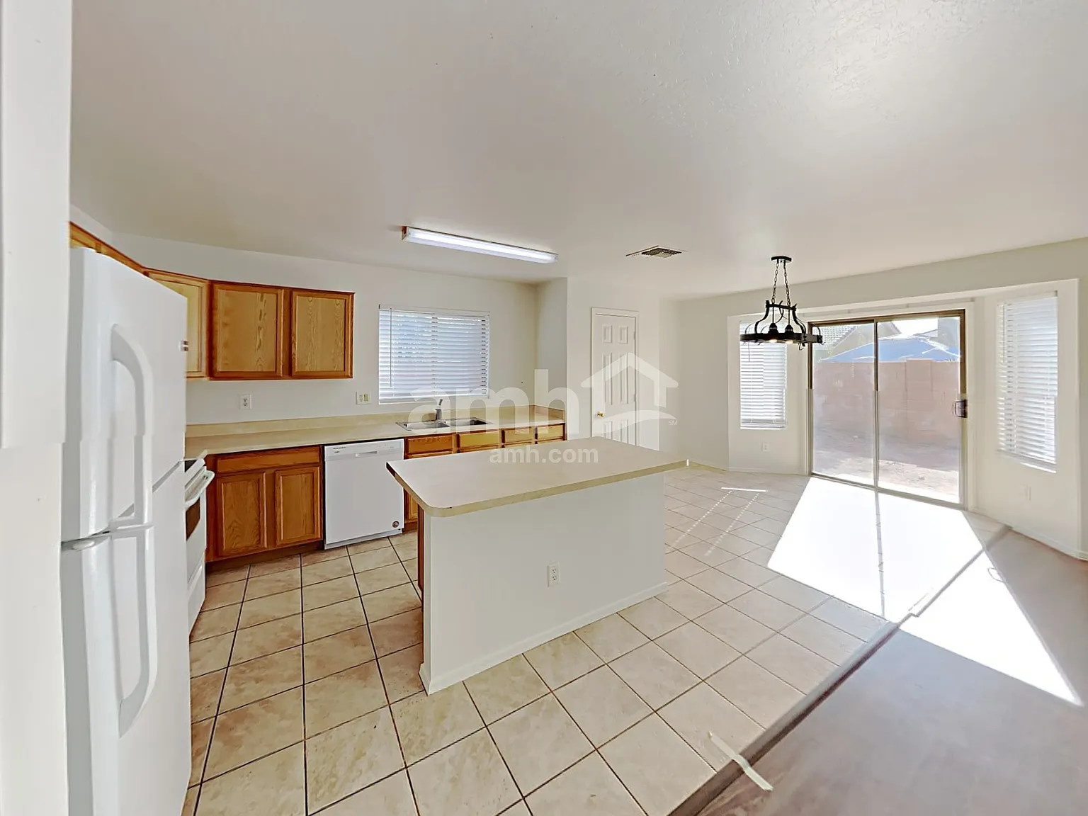4 bed, 3.0 bath, 2470 sqft, $2,350 — Photo 4