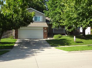 2230 Philadelphia Dr, Lincoln, NE 68521