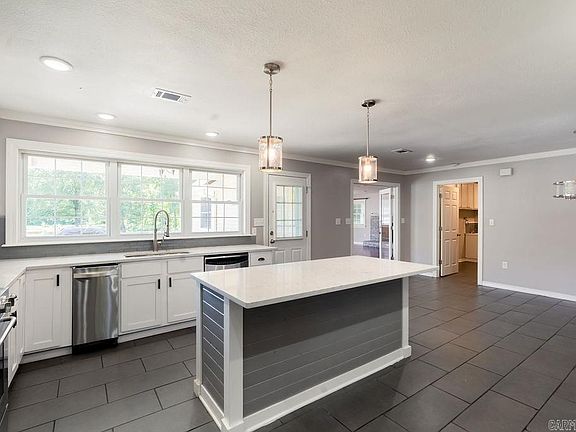 5th image of 218 N Smyrna Rd