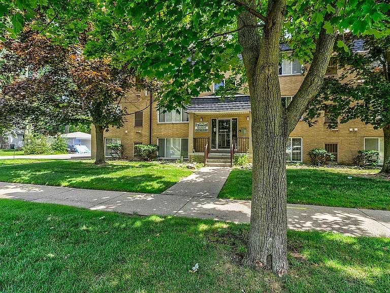 Fernwood Apartments — Photo 30
