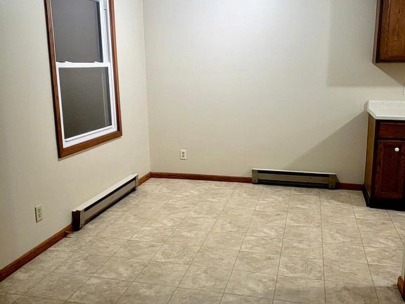 3rd image of 3304 Oak Knoll Dr