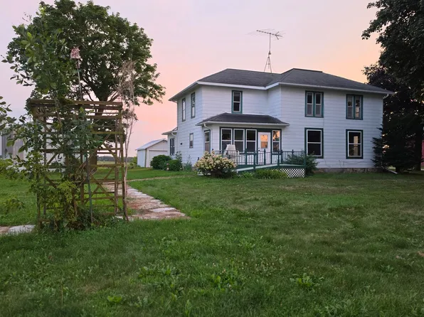 W11819 Moriah Rd, Columbus, WI 53925