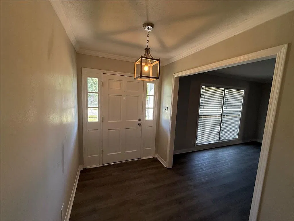 4 bed, 2.0 bath, 1980 sqft, $2,495 — Photo 4