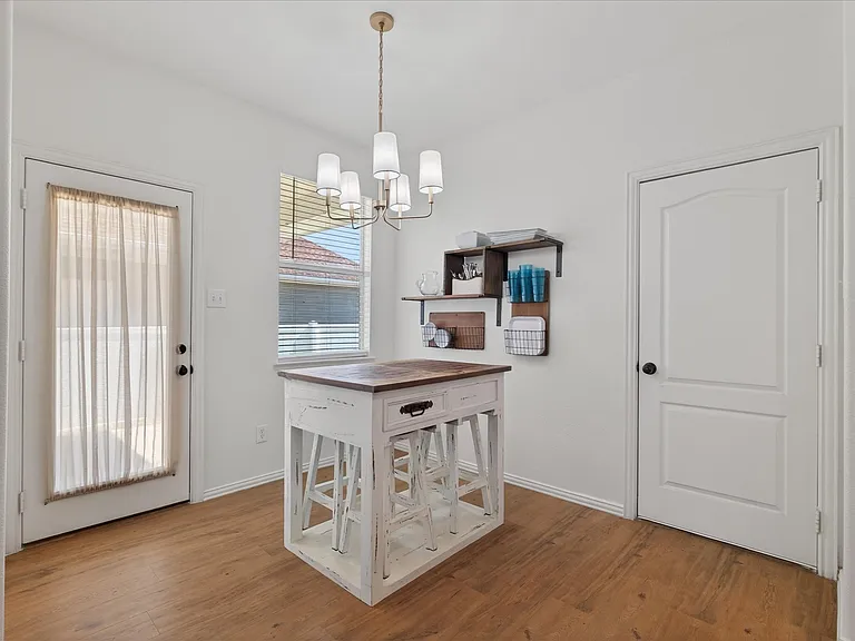 10008 Hanover Dr — Photo 15