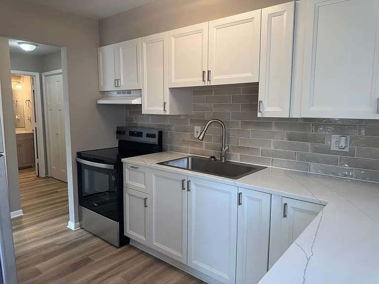 312 E Staat St #314 — Photo 7