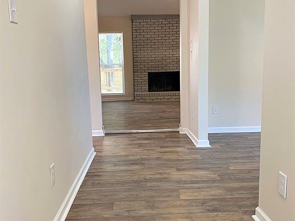 4th image of 776 N Burbank Dr