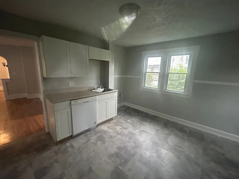 2911 Saratoga Ave — Photo 6