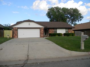 9816 S Youngs Ln, Oklahoma City, OK 73159