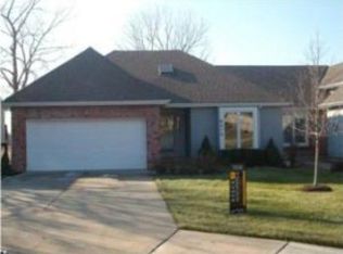 8572 Caenen Lake Ct, Lenexa, KS 66215