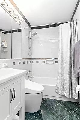 4th image of 112 W 56th St #15NS