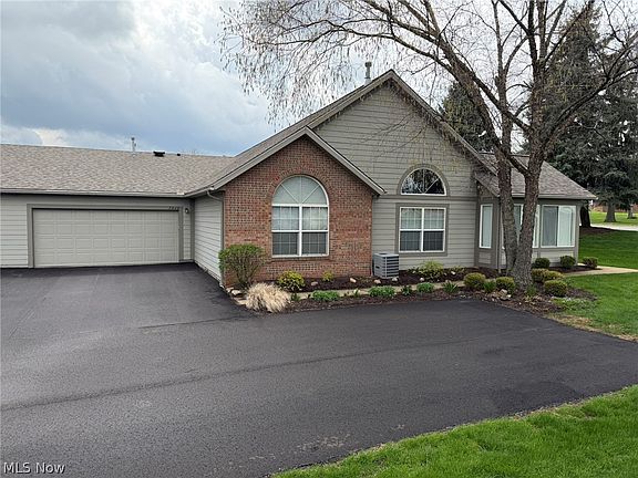 3rd image of 2040 Whippoorwill Ln