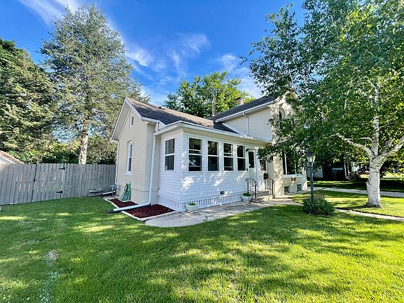 2nd image of 1126 River Dr