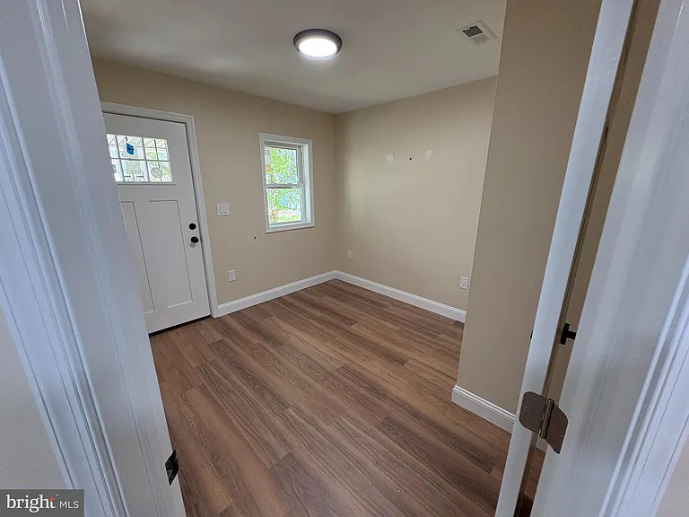 2344 Hamilton Ave — Photo 12